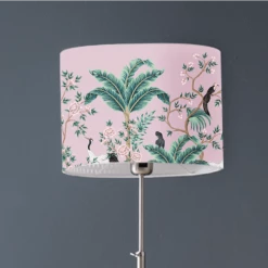 Abat-jours Lampadaires Abat-jour Lampadaire Jungle Rose Poudré T 45 X H 25 -Lampadaires || Lustres || Guirlandes et décorations lumineuses Soldes abat jour lampadaire jungle rose poudre t 45 x h 25 2