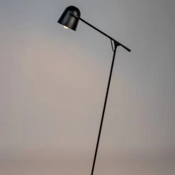 Zuiver Lampadaires Lampadaire Design En Métal Noir -Lampadaires || Lustres || Guirlandes et décorations lumineuses Soldes lampadaire design en metal noir 1