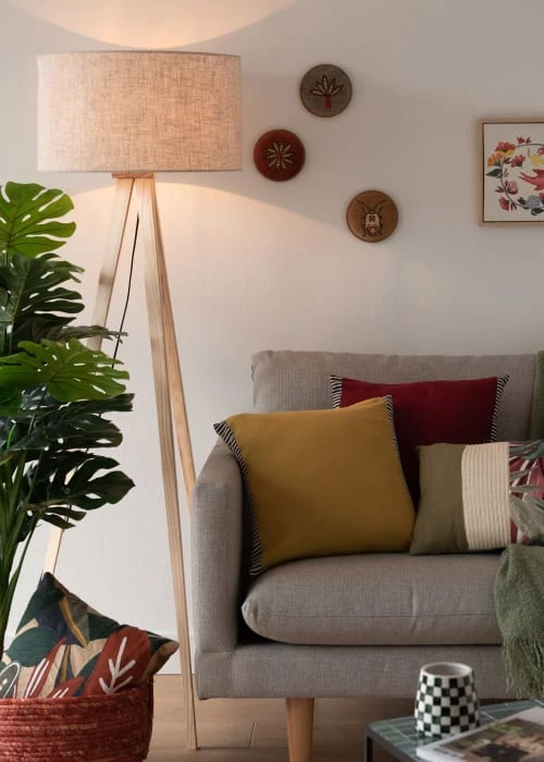 Maisons Du Monde Lampadaires Lampadaire En Bois De Pin Beige Et Abat-jour En Lin Recyclé H149 6 Maisons Du Monde Lampadaires Lampadaire En Bois De Pin Beige Et Abat-jour En Lin Recyclé H149 – Image 4