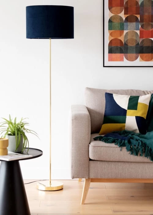 Maisons Du Monde Lampadaires Lampadaire En Métal Doré Et Abat-jour En Coton Bleu Nuit Recyclé H155 5 Maisons Du Monde Lampadaires Lampadaire En Métal Doré Et Abat-jour En Coton Bleu Nuit Recyclé H155 – Image 3