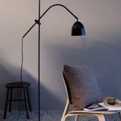 Dyberg Larsen Lampadaires Lampadaire En Métal Noir, H 145 Cm D 30 Cm -Lampadaires || Lustres || Guirlandes et décorations lumineuses Soldes lampadaire en metal noir h 145 cm d 30 cm 1