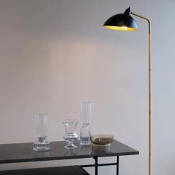 Dyberg Larsen Lampadaires Lampadaire En Métal Noir Mat Et Laiton, H 145 Cm D 25,6 Cm -Lampadaires || Lustres || Guirlandes et décorations lumineuses Soldes lampadaire en metal noir mat et laiton h 145 cm d 25 6 cm 3