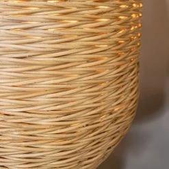 Now’s Home Lampadaires Lampadaire En Osier Pied En Métal H165 -Lampadaires || Lustres || Guirlandes et décorations lumineuses Soldes lampadaire en osier pied en metal h165 2