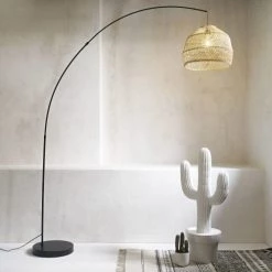 Maisons Du Monde Lampadaires Lampadaire En Rotin Tressé Et Métal Noir H.191cm -Lampadaires || Lustres || Guirlandes et décorations lumineuses Soldes lampadaire en rotin tresse et metal noir h 191cm 1000 8 4 165316 5